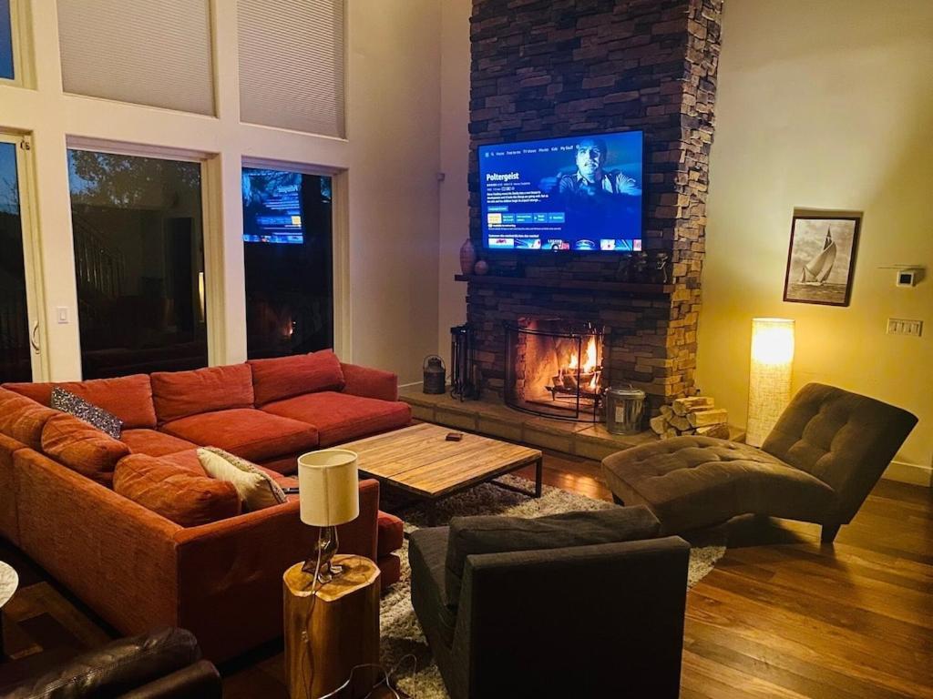 Modern 6 Bedroom Retreat, Stunning Lake Views, Close To Village! 레이크애로우헤드 외부 사진