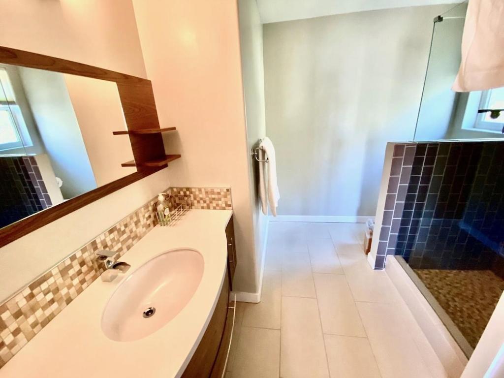 Modern 6 Bedroom Retreat, Stunning Lake Views, Close To Village! 레이크애로우헤드 외부 사진
