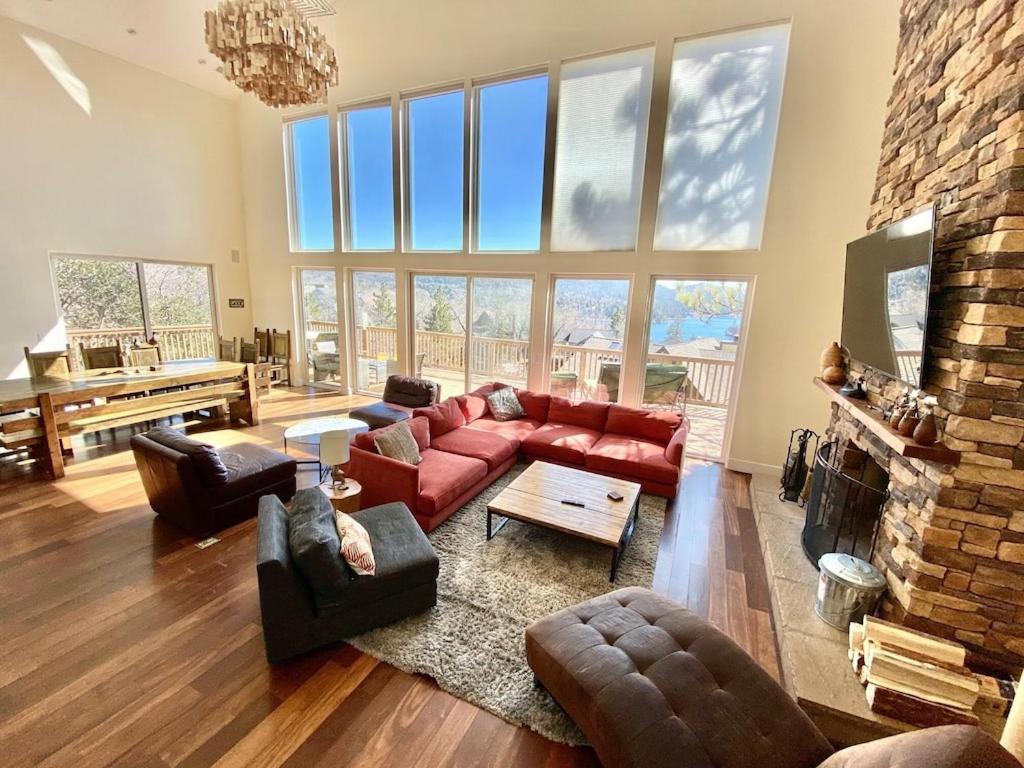 Modern 6 Bedroom Retreat, Stunning Lake Views, Close To Village! 레이크애로우헤드 외부 사진