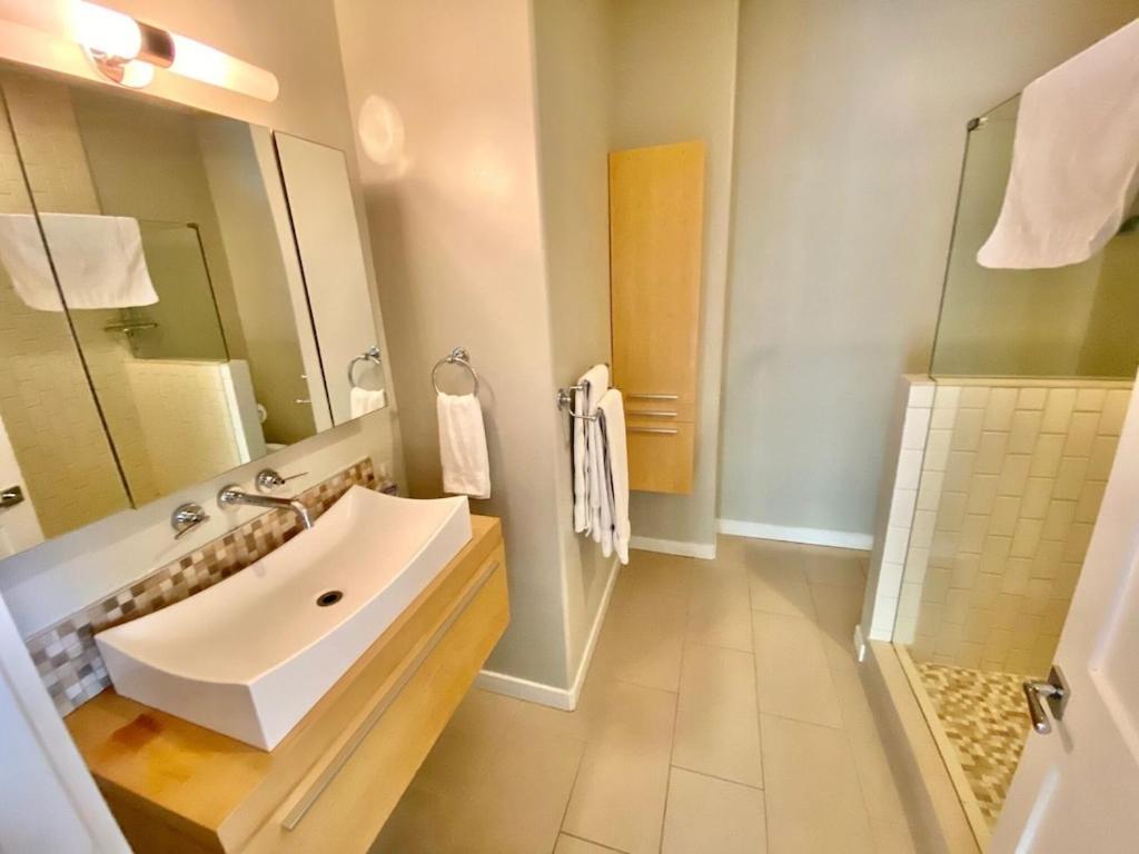 Modern 6 Bedroom Retreat, Stunning Lake Views, Close To Village! 레이크애로우헤드 외부 사진